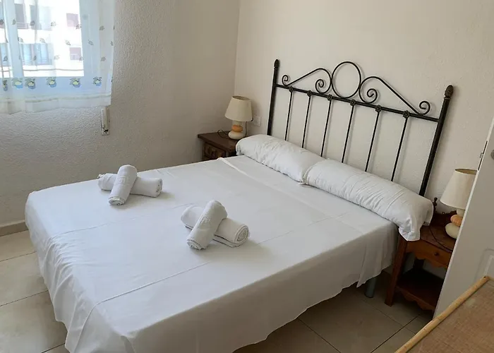 شقة Service Lazaro- Aguamarina 26 *